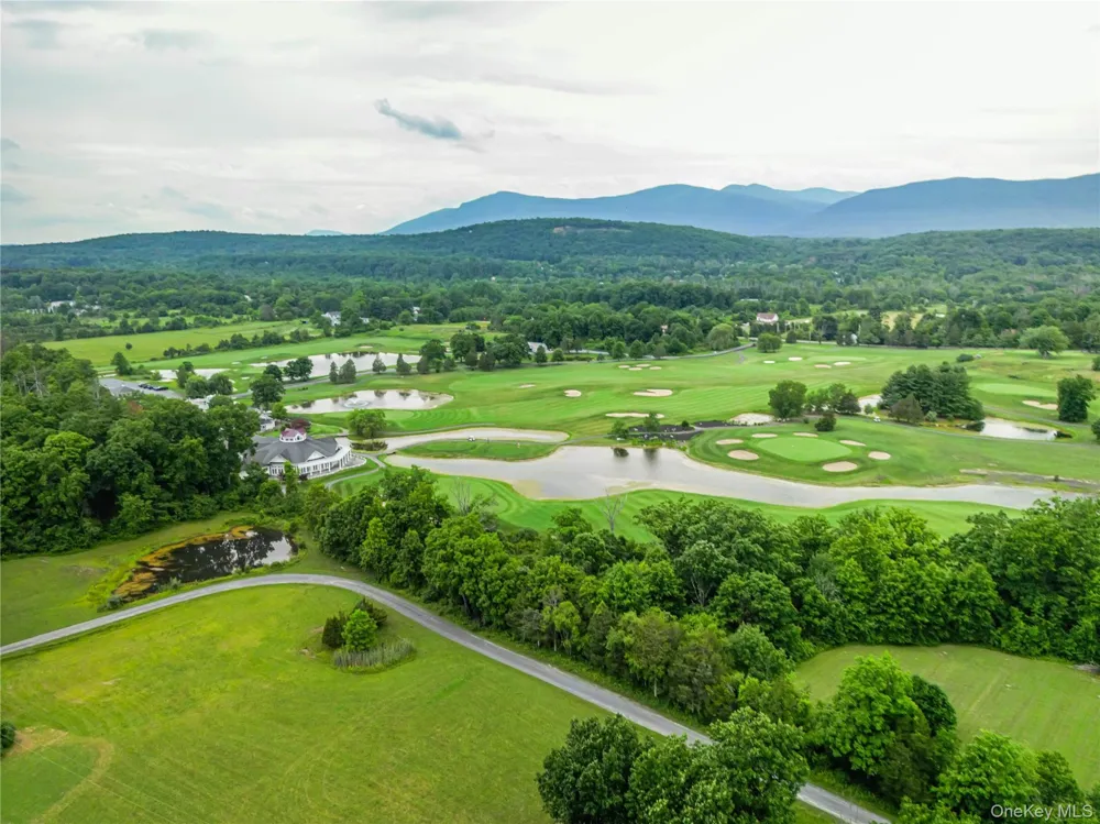 1754 Old Kings Highway Saugerties, NY 12477