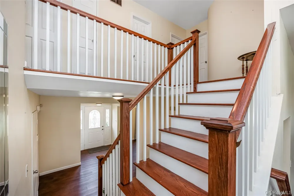 1 Autumn Lane Amityville, NY 11701