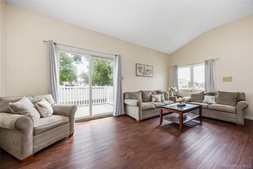 1 Autumn Lane Amityville, NY 11701