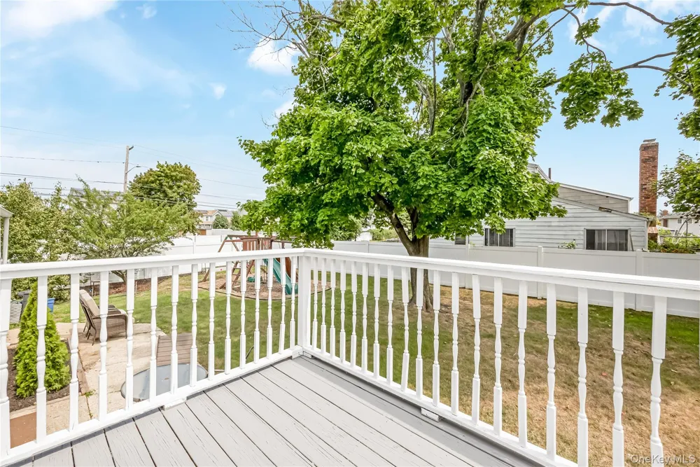 1 Autumn Lane Amityville, NY 11701