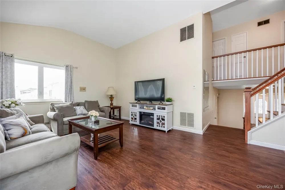 1 Autumn Lane Amityville, NY 11701