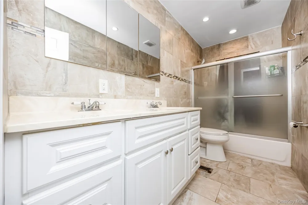 1 Autumn Lane Amityville, NY 11701