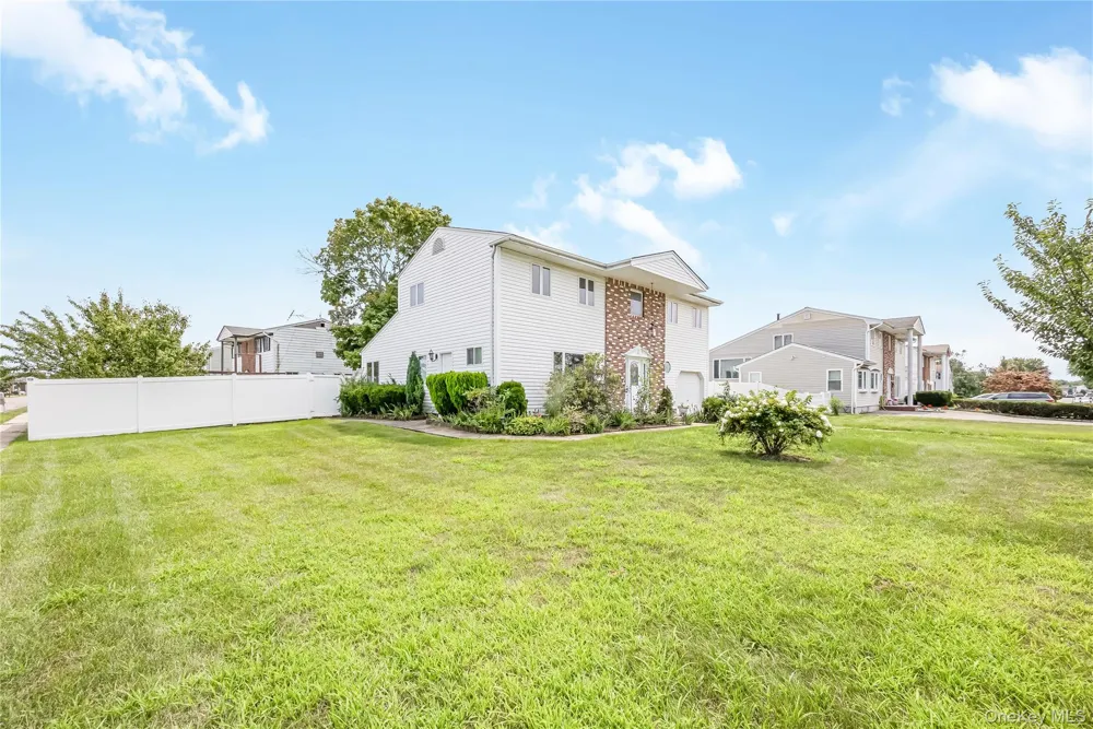 1 Autumn Lane Amityville, NY 11701