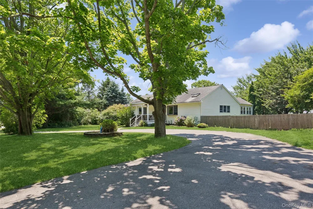 6205 Alvahs Lane Cutchogue, NY 11935