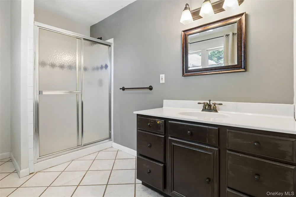 6205 Alvahs Lane Cutchogue, NY 11935
