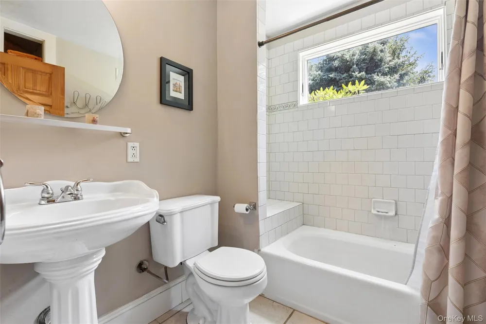6205 Alvahs Lane Cutchogue, NY 11935