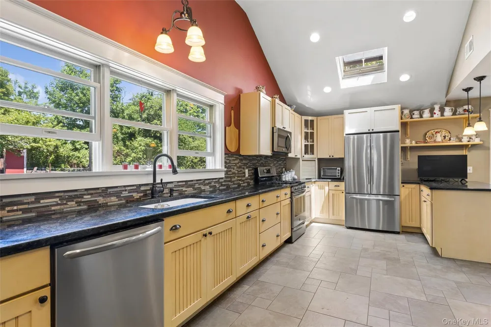 6205 Alvahs Lane Cutchogue, NY 11935