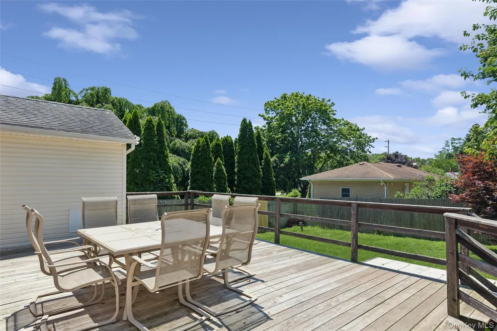 6205 Alvahs Lane Cutchogue, NY 11935