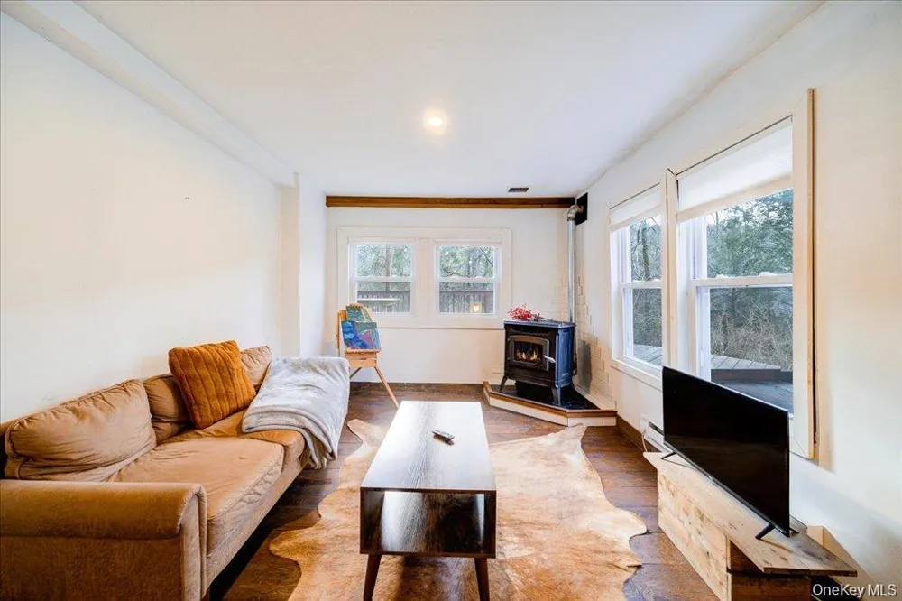 34 Overlook Road Woodbourne, NY 12788
