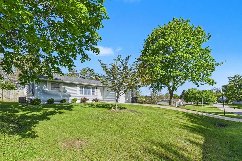 7418 Aumack Drive Eau Claire Village, MI 49111