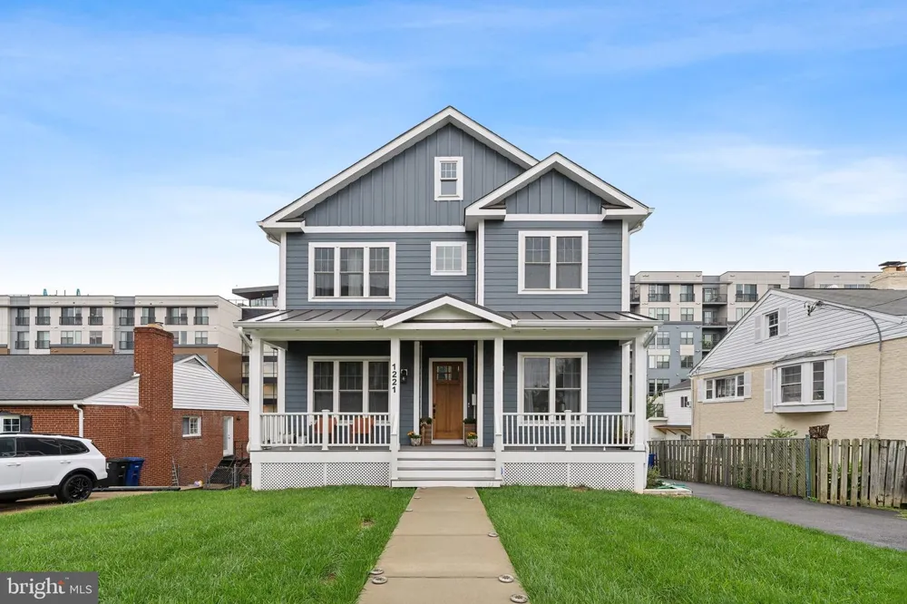 1221 S ROLFE STREET Arlington, VA 22204