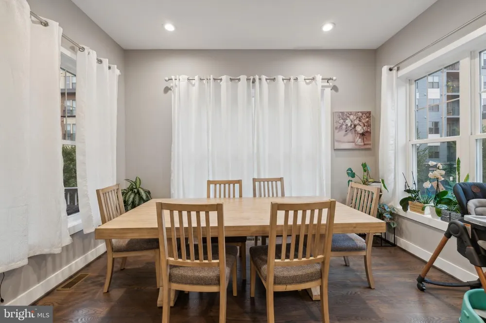 1221 S ROLFE STREET Arlington, VA 22204