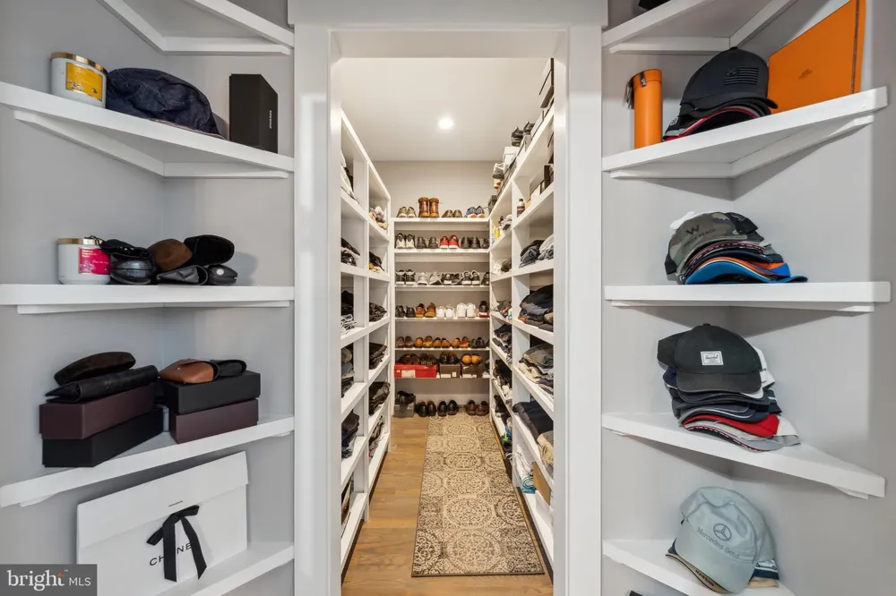 1221 S ROLFE STREET Arlington, VA 22204