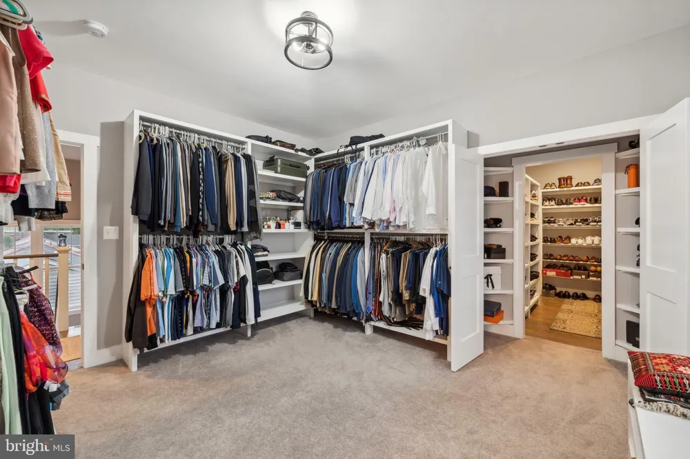 1221 S ROLFE STREET Arlington, VA 22204