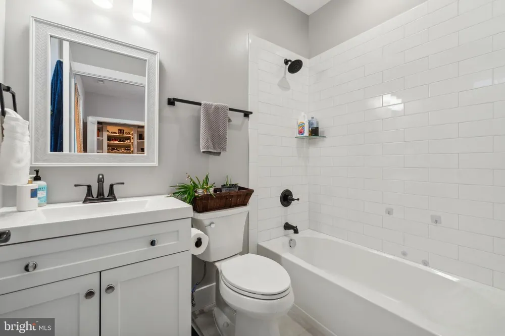 1221 S ROLFE STREET Arlington, VA 22204