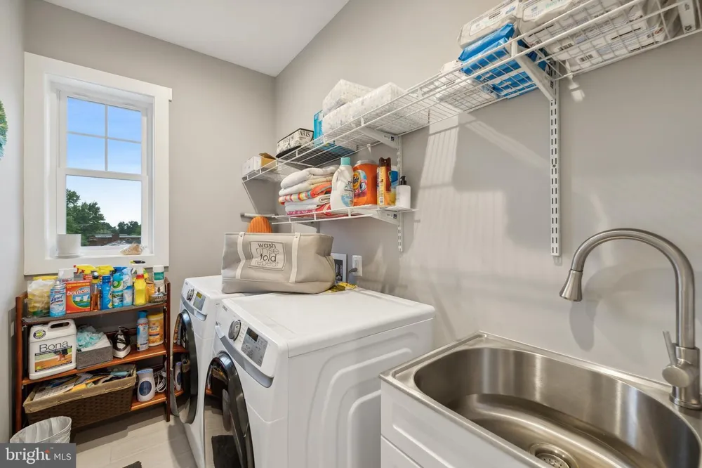 1221 S ROLFE STREET Arlington, VA 22204