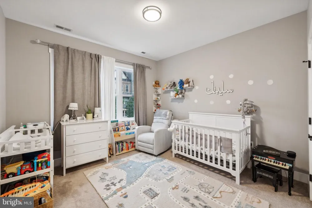 1221 S ROLFE STREET Arlington, VA 22204