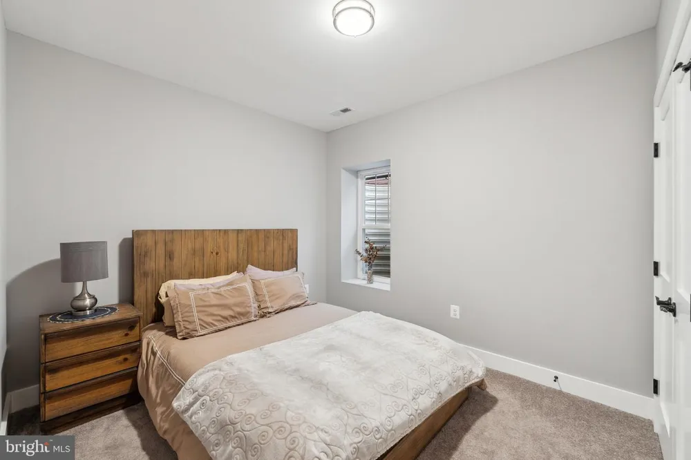 1221 S ROLFE STREET Arlington, VA 22204