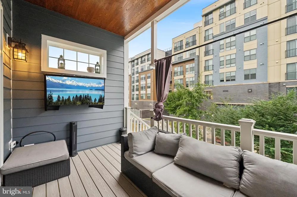 1221 S ROLFE STREET Arlington, VA 22204