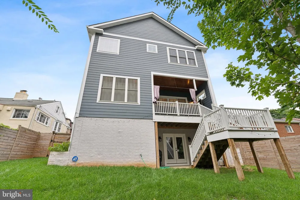 1221 S ROLFE STREET Arlington, VA 22204