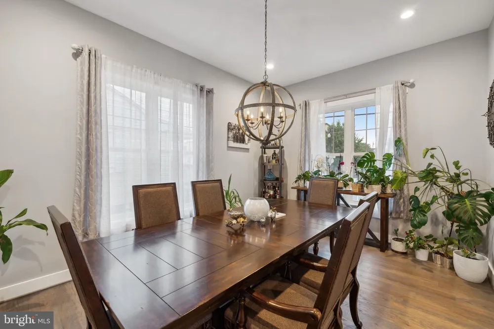 1221 S ROLFE STREET Arlington, VA 22204