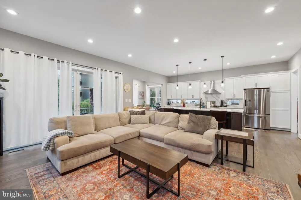 1221 S ROLFE STREET Arlington, VA 22204