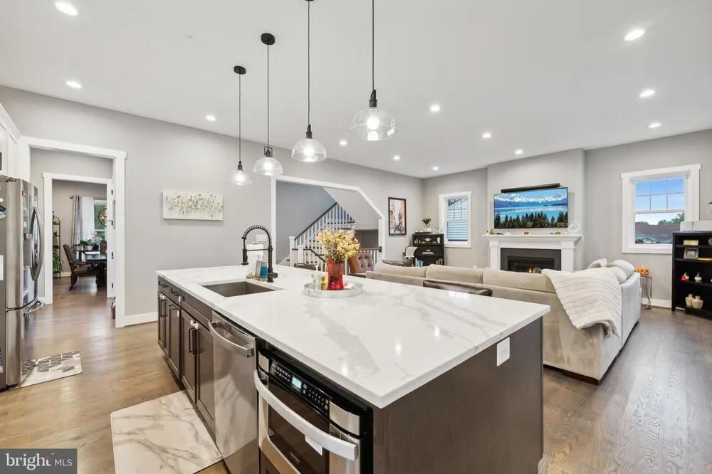1221 S ROLFE STREET Arlington, VA 22204
