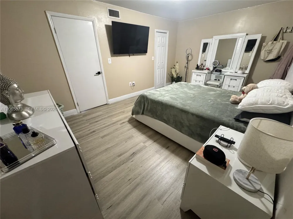 5427 NW 169th St Miami Gardens, FL 33055