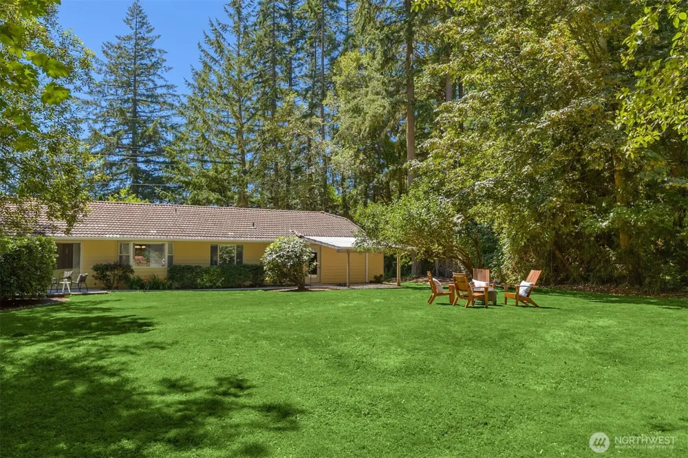 8960 NE Day Road Bainbridge Island, WA 98110