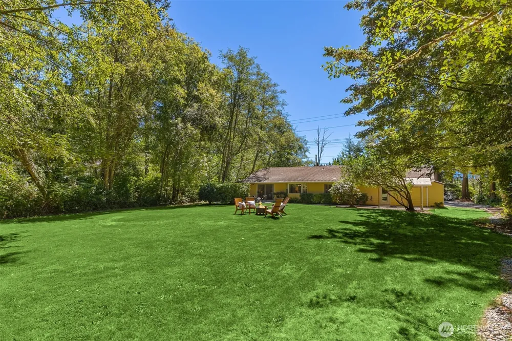 8960 NE Day Road Bainbridge Island, WA 98110