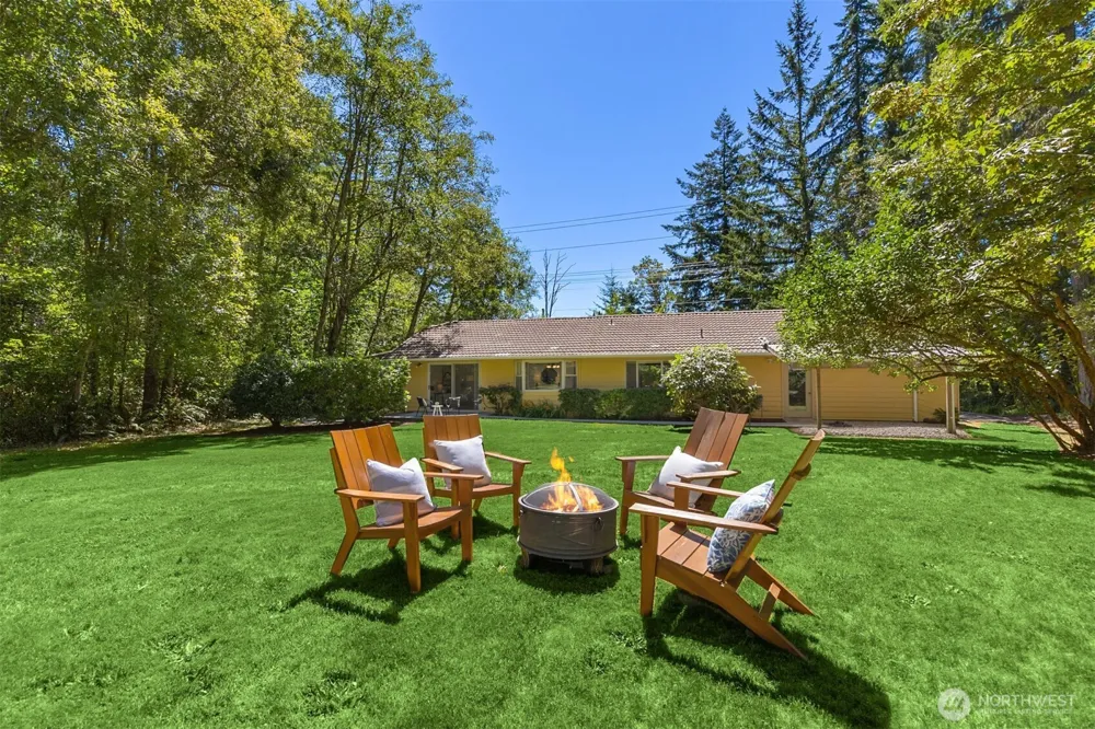8960 NE Day Road Bainbridge Island, WA 98110
