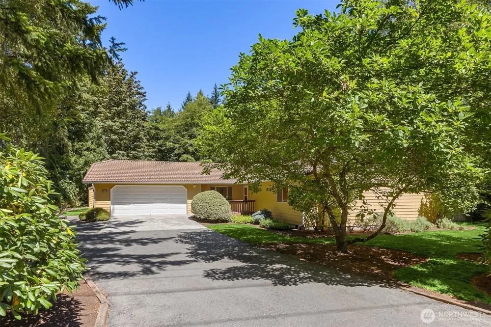 8960 NE Day Road Bainbridge Island, WA 98110