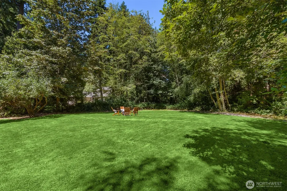 8960 NE Day Road Bainbridge Island, WA 98110