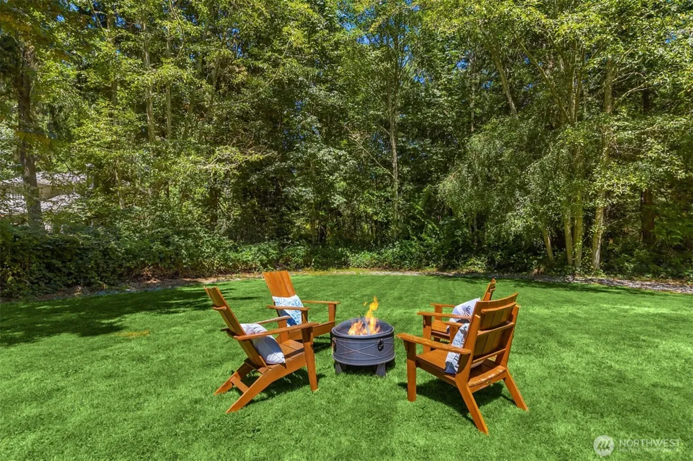 8960 NE Day Road Bainbridge Island, WA 98110