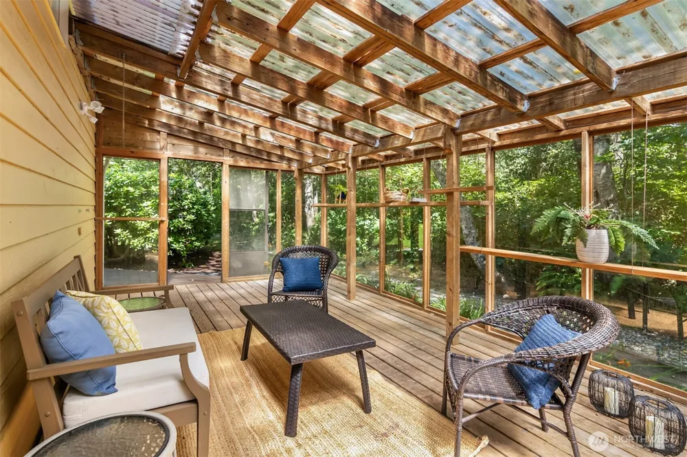 8960 NE Day Road Bainbridge Island, WA 98110