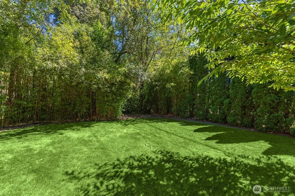8960 NE Day Road Bainbridge Island, WA 98110