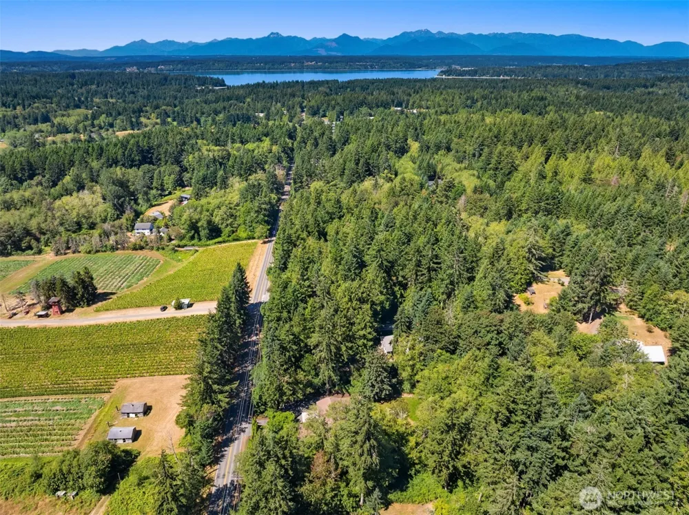 8960 NE Day Road Bainbridge Island, WA 98110
