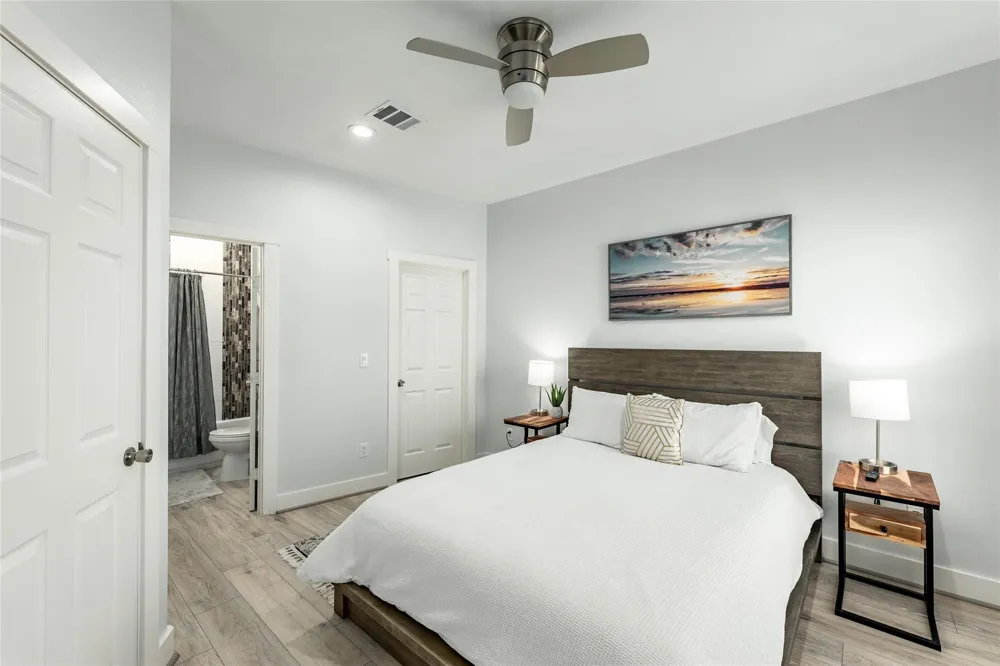 294 Debbie Lane Dickinson, TX 77539