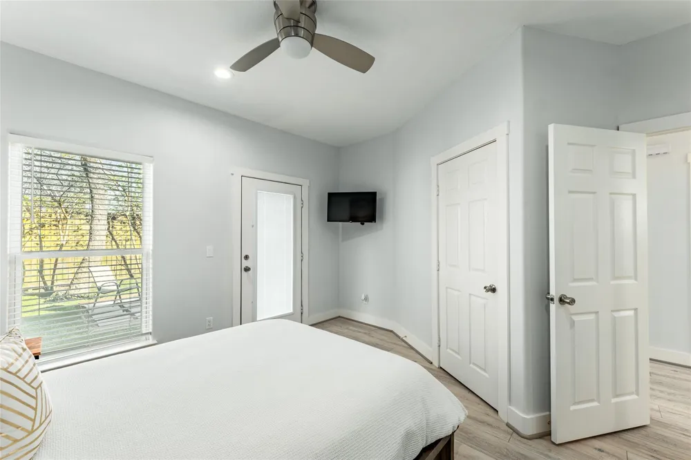 294 Debbie Lane Dickinson, TX 77539