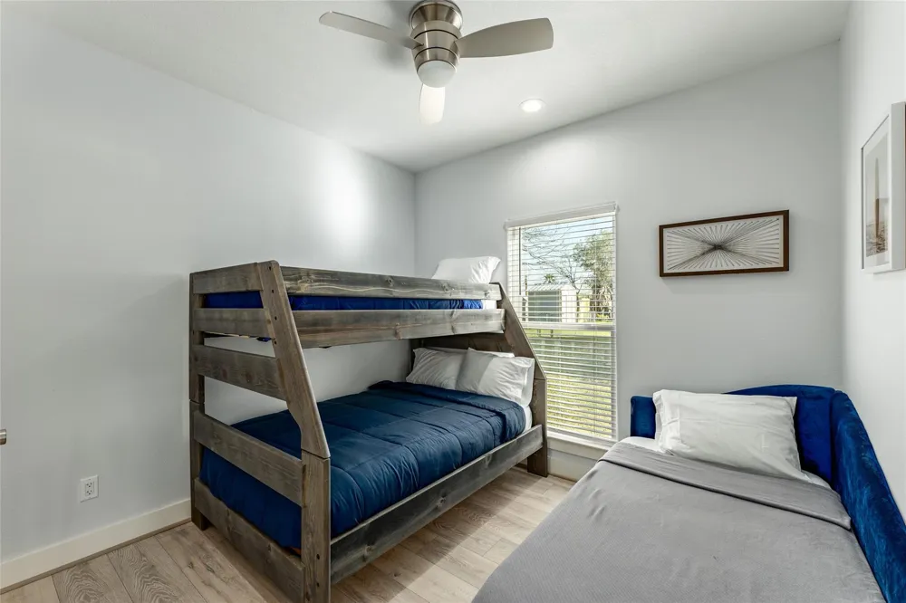 294 Debbie Lane Dickinson, TX 77539
