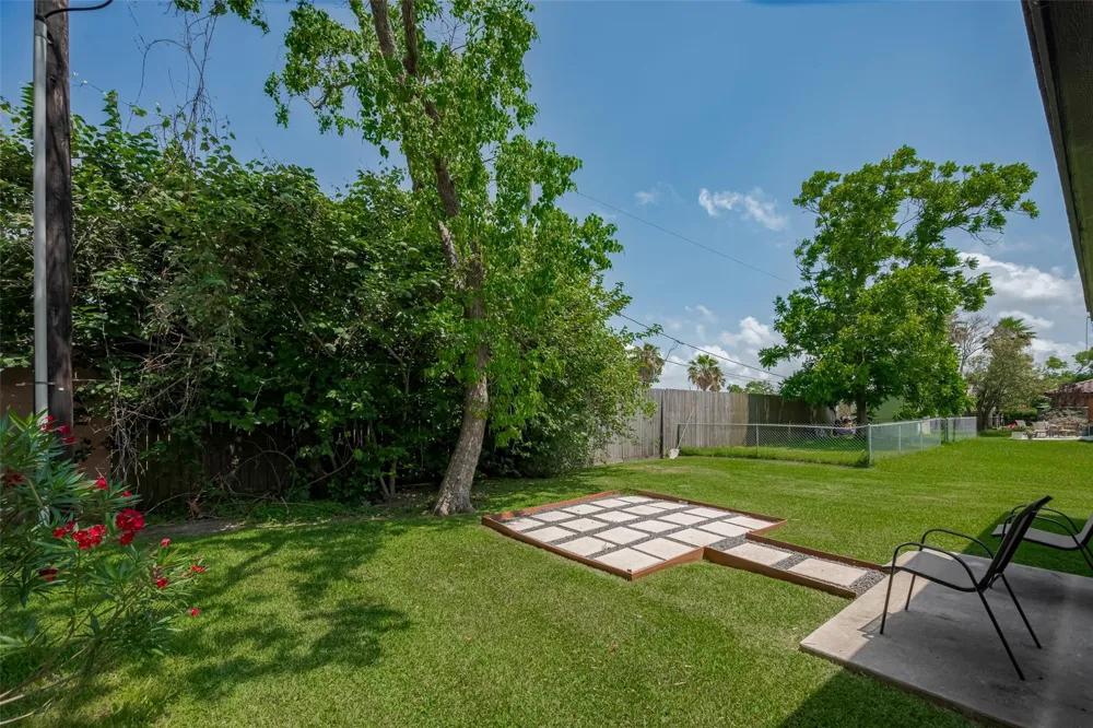 294 Debbie Lane Dickinson, TX 77539
