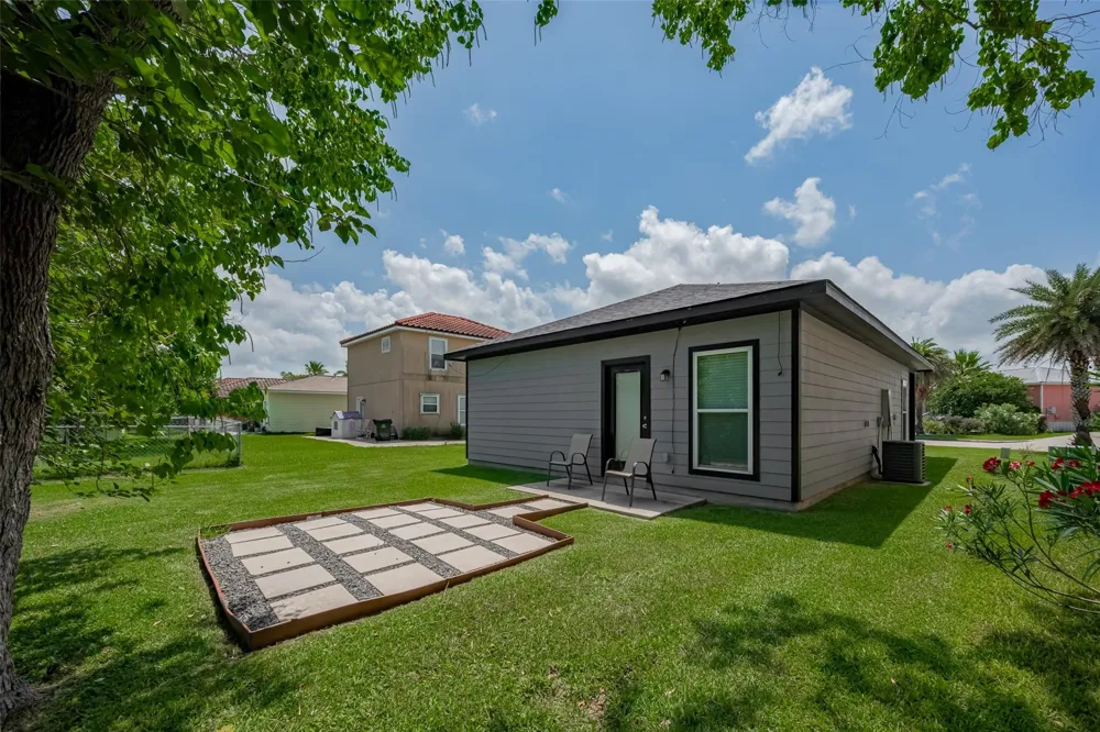294 Debbie Lane Dickinson, TX 77539