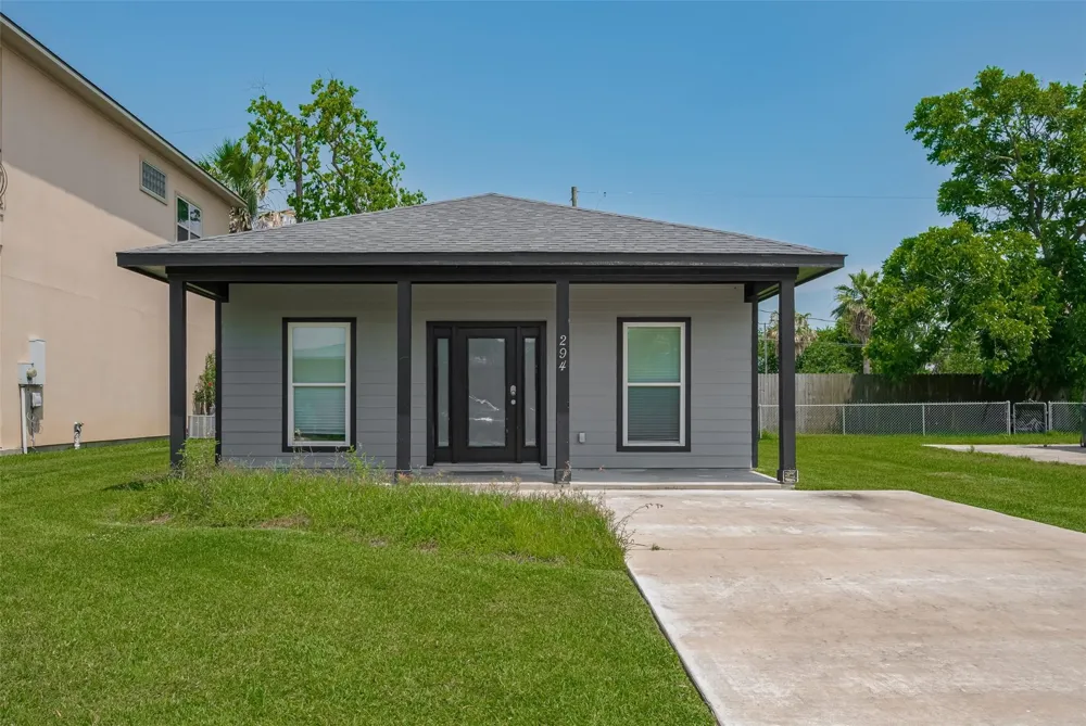 294 Debbie Lane Dickinson, TX 77539