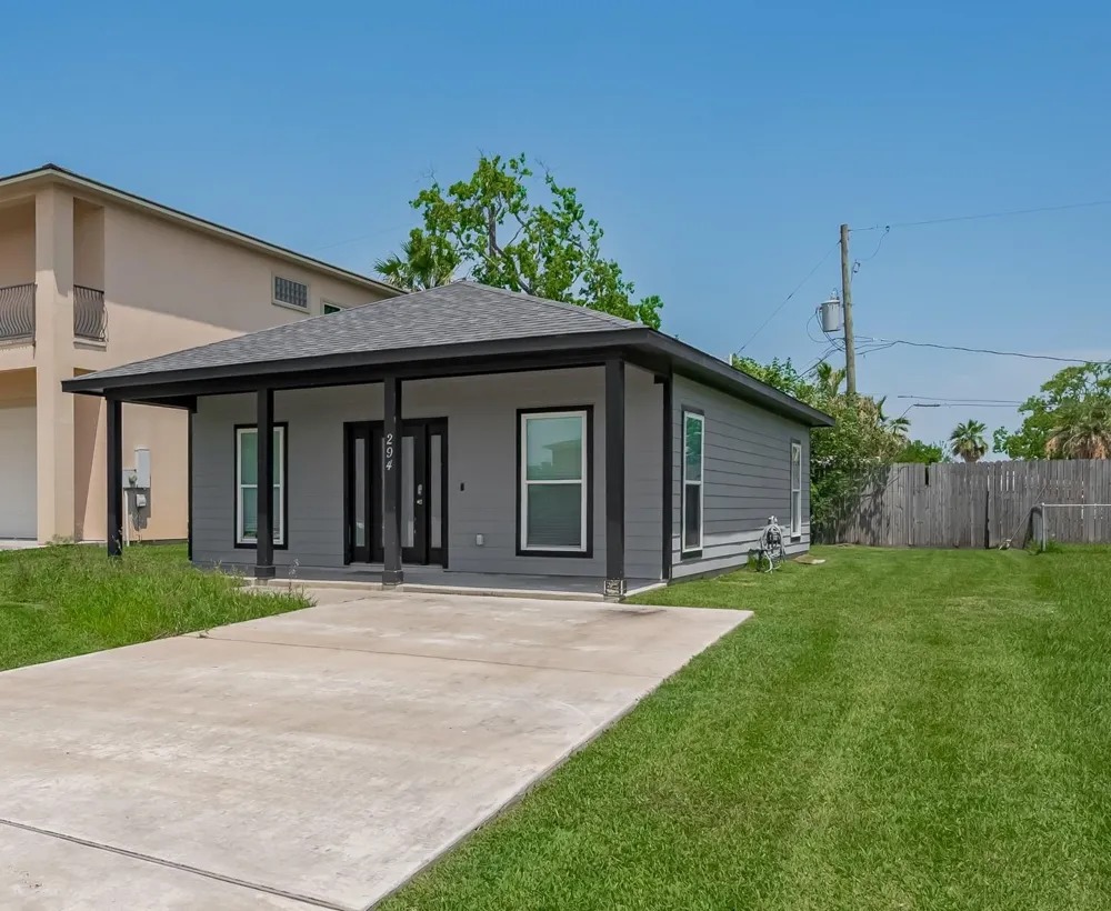294 Debbie Lane Dickinson, TX 77539