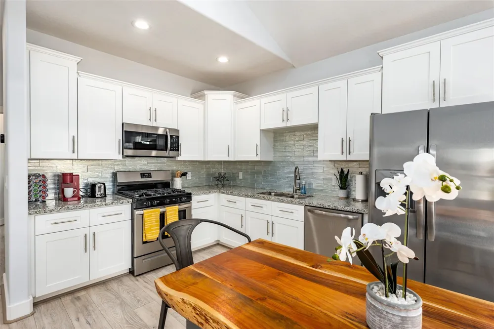 294 Debbie Lane Dickinson, TX 77539