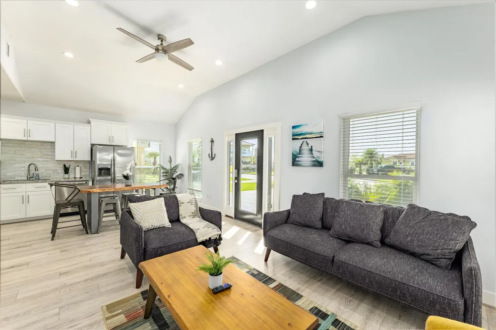 294 Debbie Lane Dickinson, TX 77539