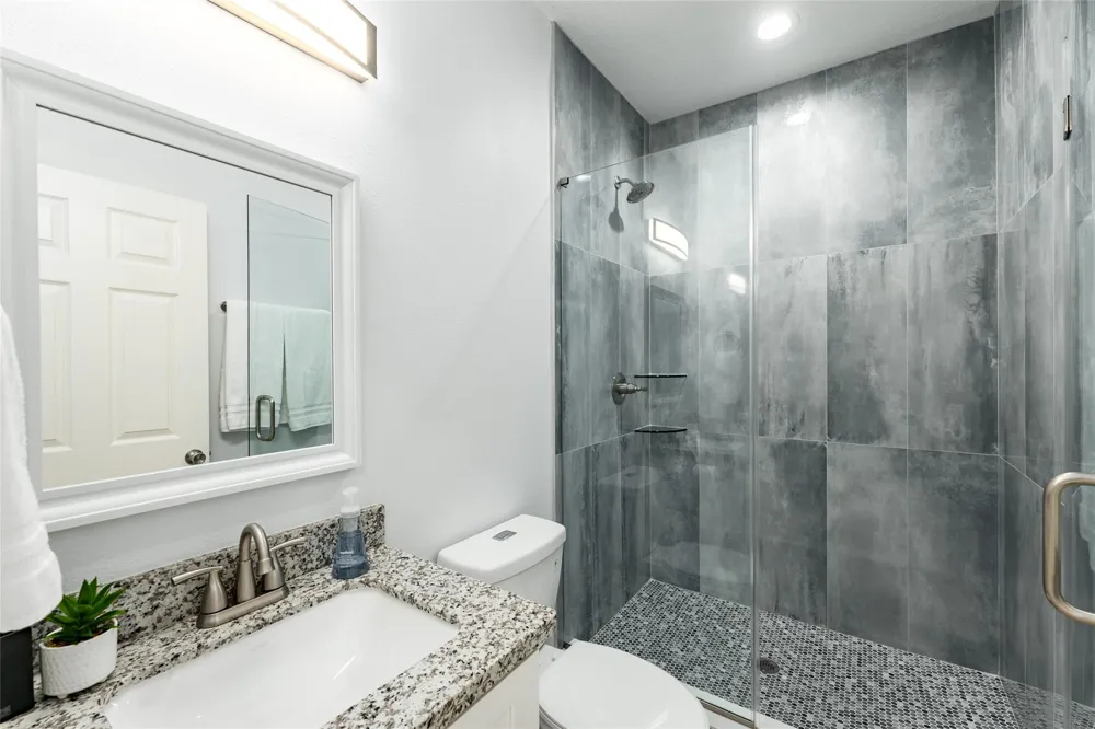 294 Debbie Lane Dickinson, TX 77539