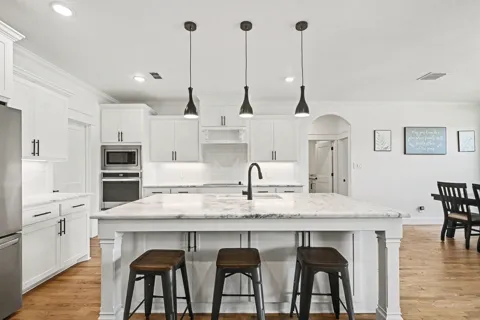 606 Central Road