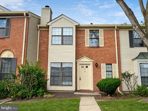 11 WOSNIAK COURT