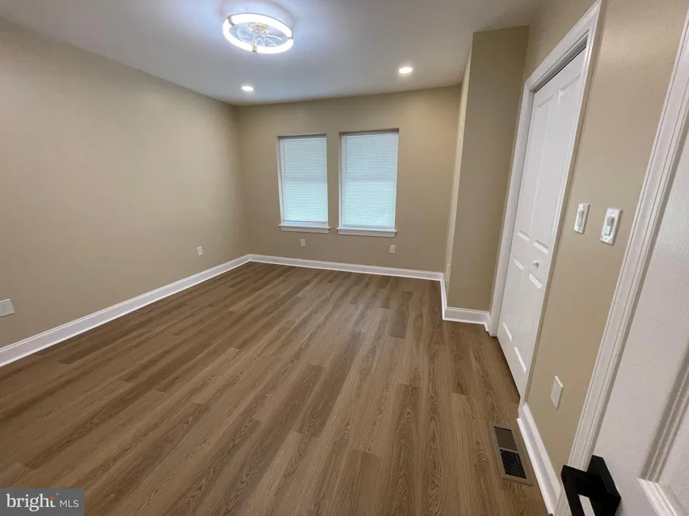 5730 KEMBLE AVENUE Philadelphia, PA 19141